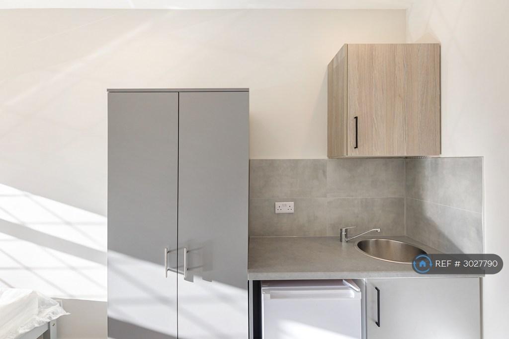 Apartment in London - View 3