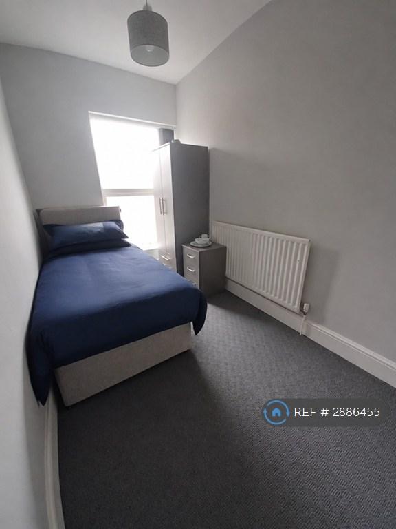 House in Sandwell, West Midlands - More
