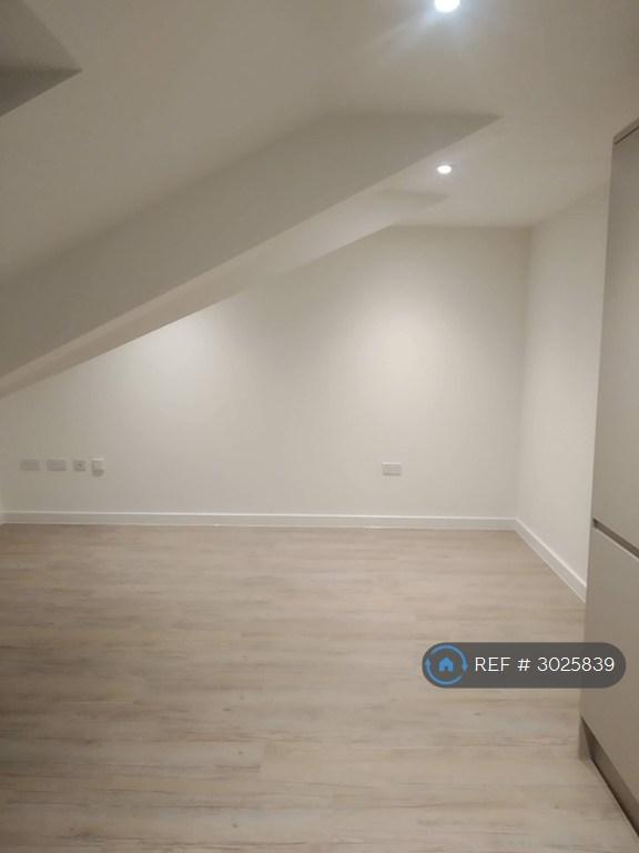 Apartment in Birmingham, West Midlands - More