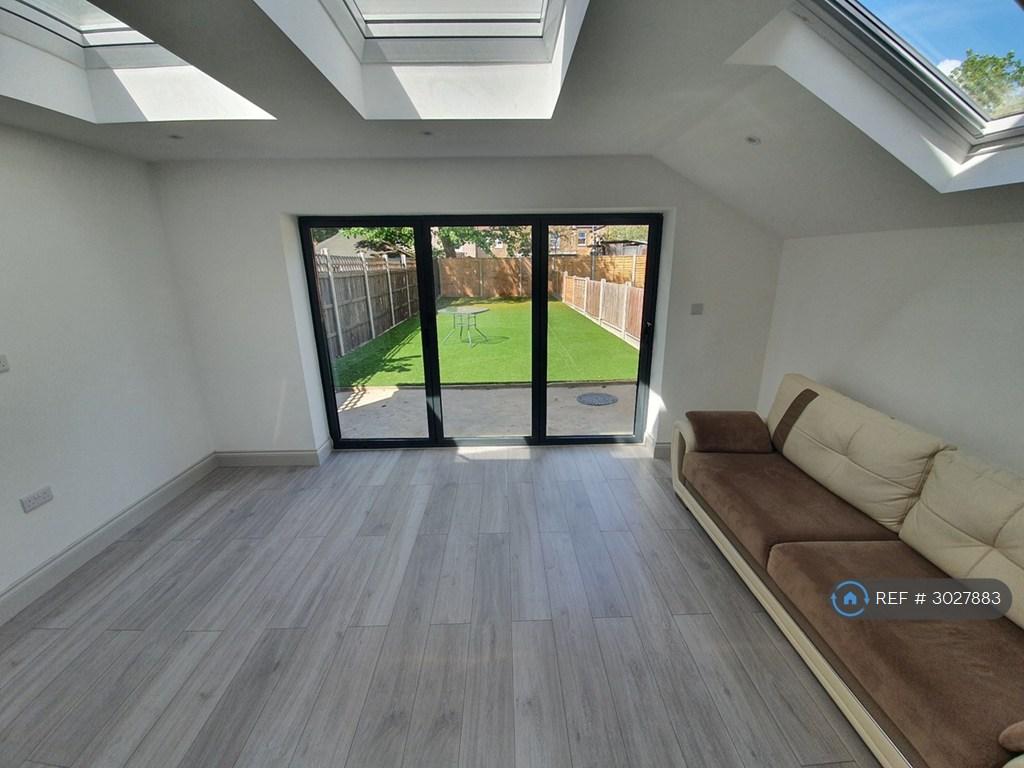Apartment in London - View 3
