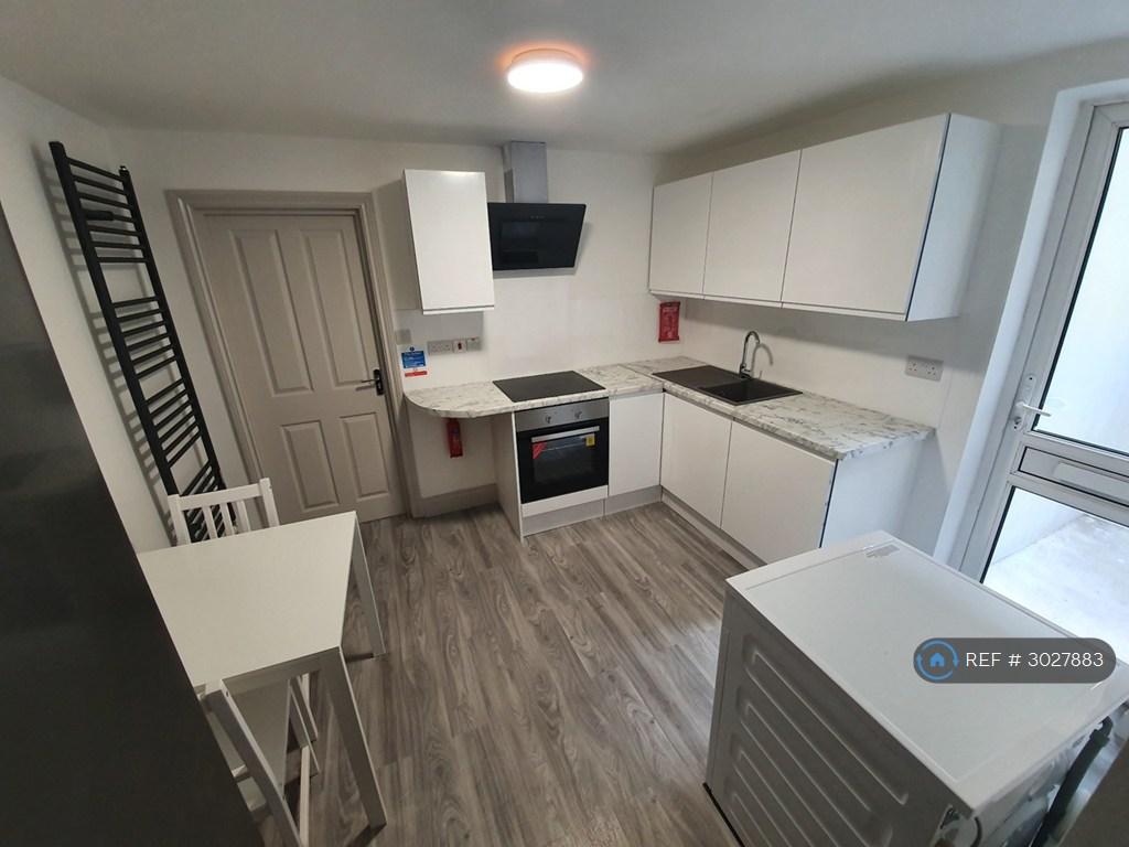 Apartment in London - View 5