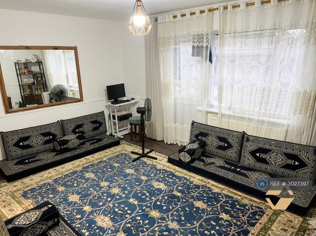 Apartment in Hayes - View 2