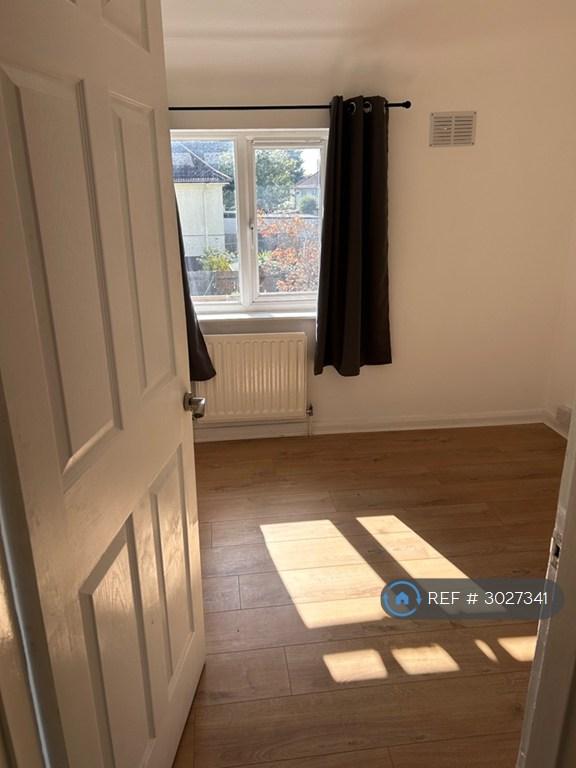 House in London, Royal Borough of Kingston upon Thames - View 5