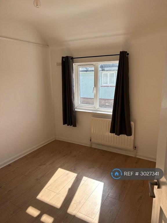 House in London, Royal Borough of Kingston upon Thames - More