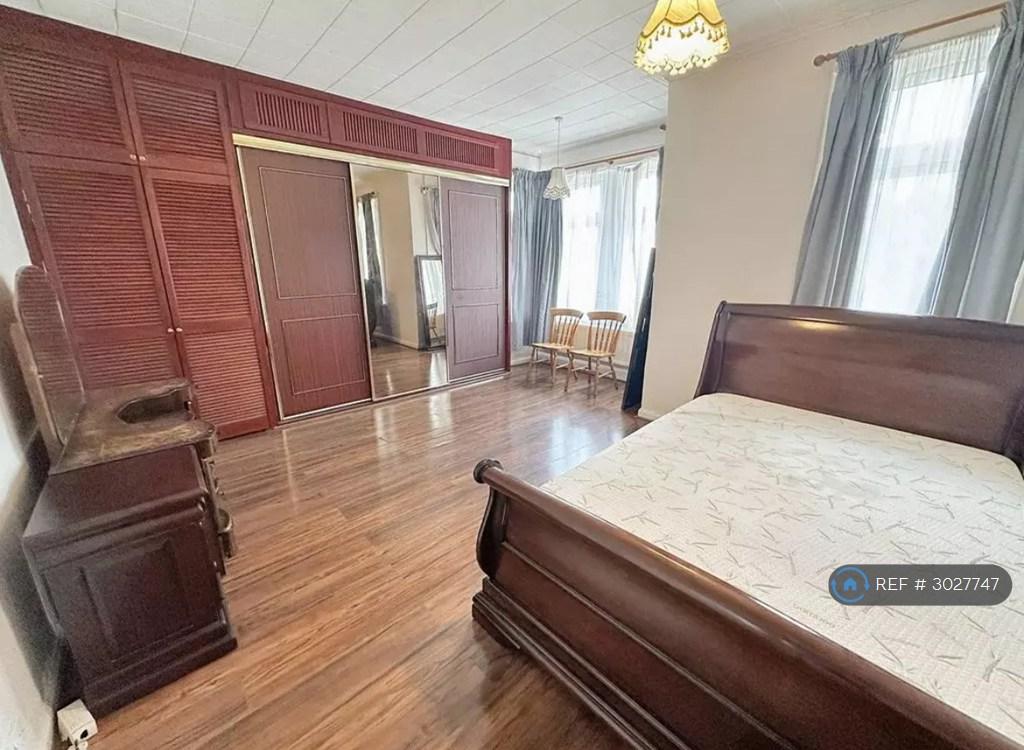 House in London, Greenford - More
