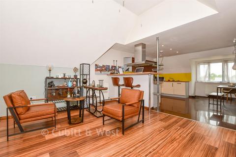 3 bedroom penthouse for sale, Stone Court, Crawley RH10