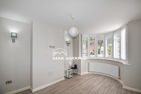 3 bedroom semi-detached house to rent, Cherington Road, Birmingham B29