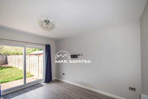 3 bedroom semi-detached house to rent, Cherington Road, Birmingham B29