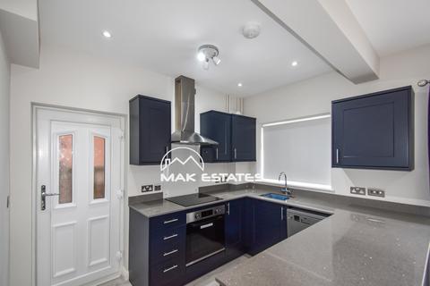3 bedroom semi-detached house to rent, Cherington Road, Birmingham B29