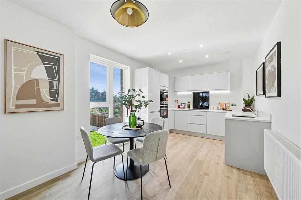 Apartment in ILFORD - View 3