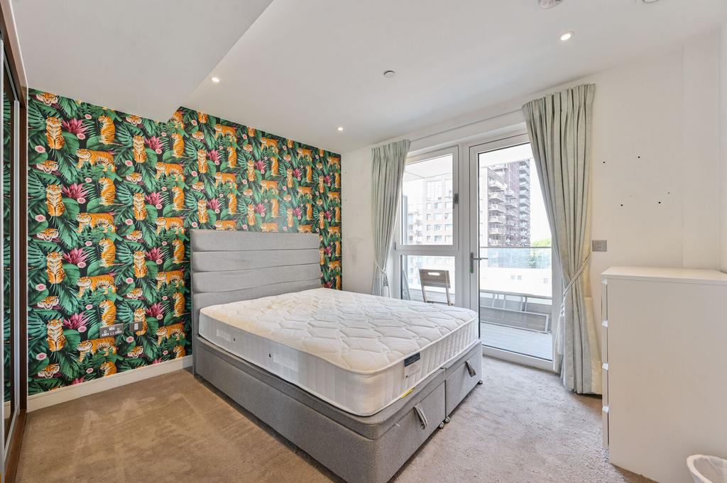 Apartment in Nine Elms - View 4