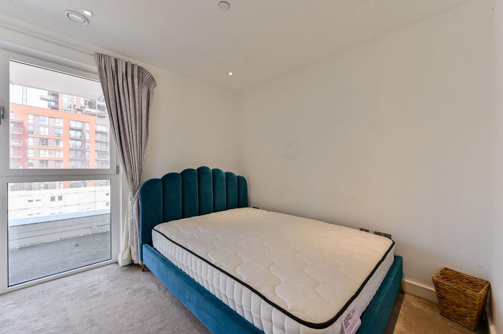 Apartment in Nine Elms - More