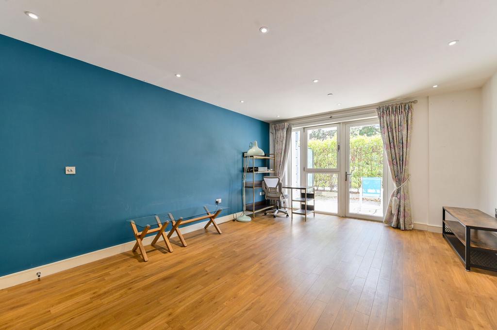 Apartment in Nine Elms - View 3