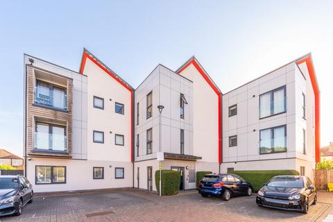 2 bedroom flat for sale, Cairns Avenue, Streatham Vale, London, SW16