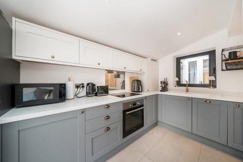 2 bedroom flat for sale, Rodwell Road, East Dulwich, London, SE22