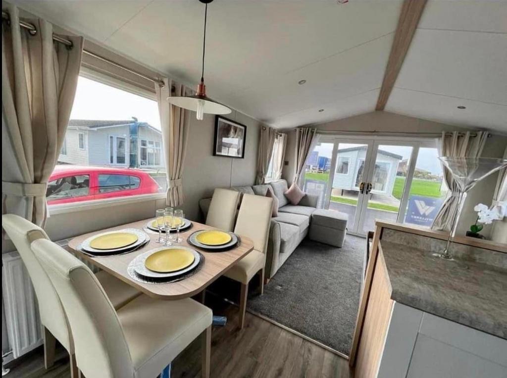 House in Hawksworth - More
