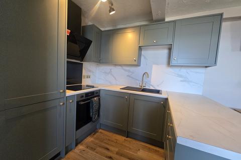 1 bedroom flat to rent, West Cliff, Dawlish, EX7
