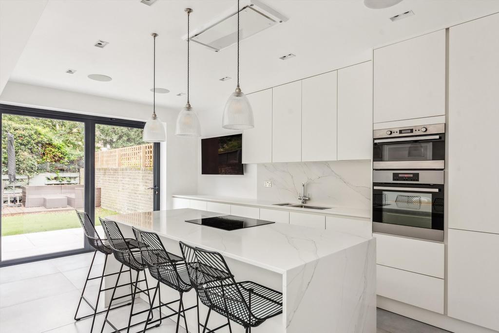 House in London - View 2