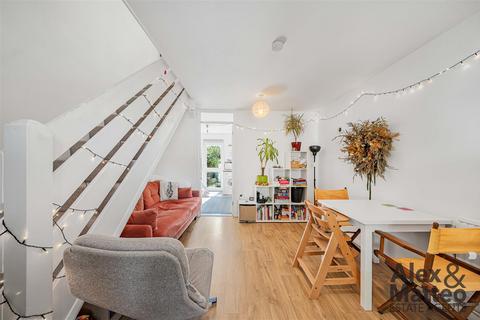 2 bedroom house for sale, Radley Court, Canada Water, SE16
