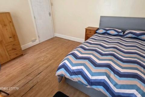 4 bedroom house to rent, Olney Street, Manchester, M13