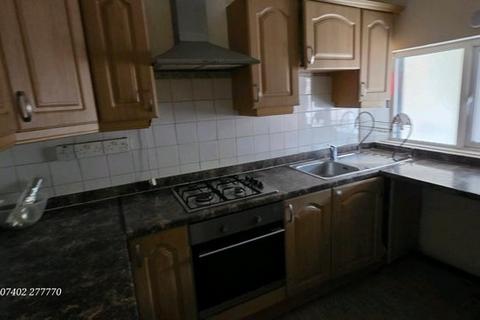 4 bedroom house to rent, Olney Street, Manchester, M13