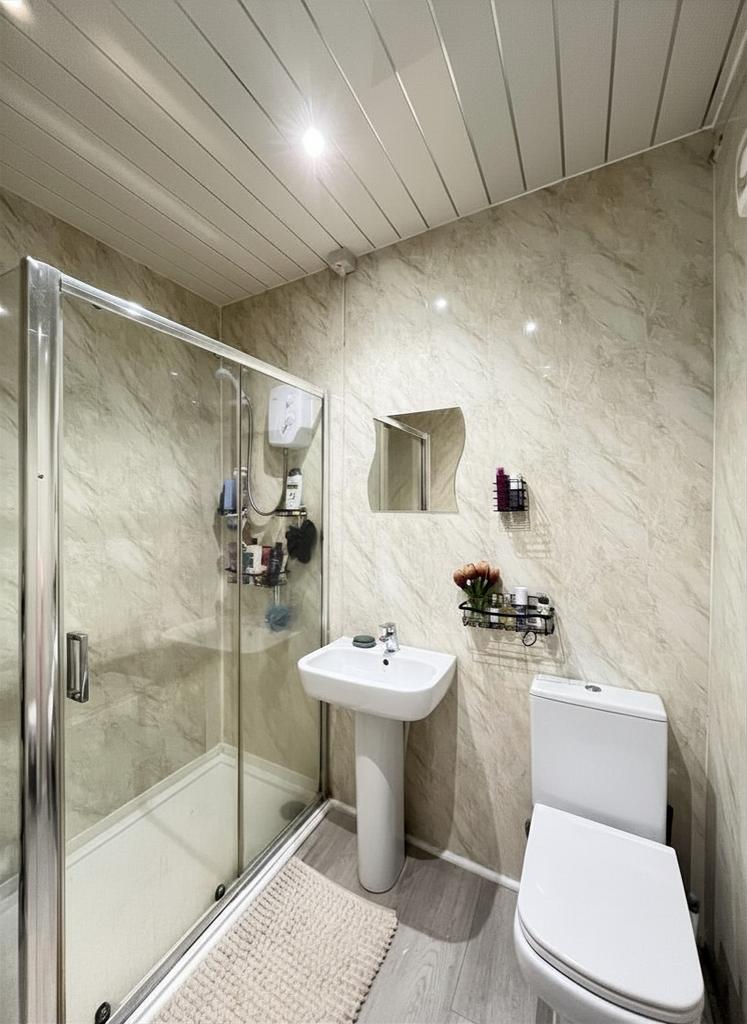Apartment in Glasgow, Sandyford - More