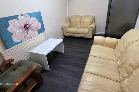 4 bedroom house to rent, Olney Street, Manchester, M13