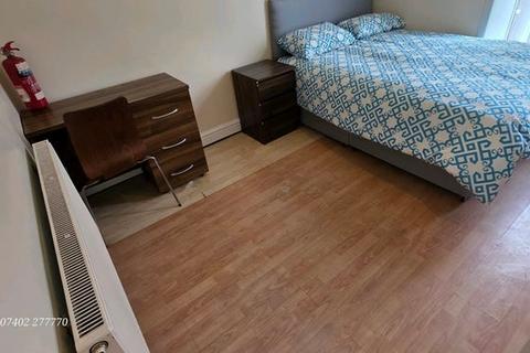 4 bedroom house to rent, Olney Street, Manchester, M13
