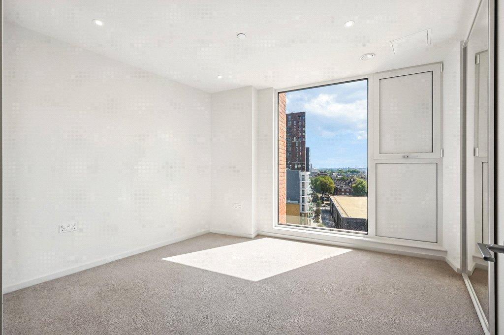 Apartment in Nine Elms - View 2