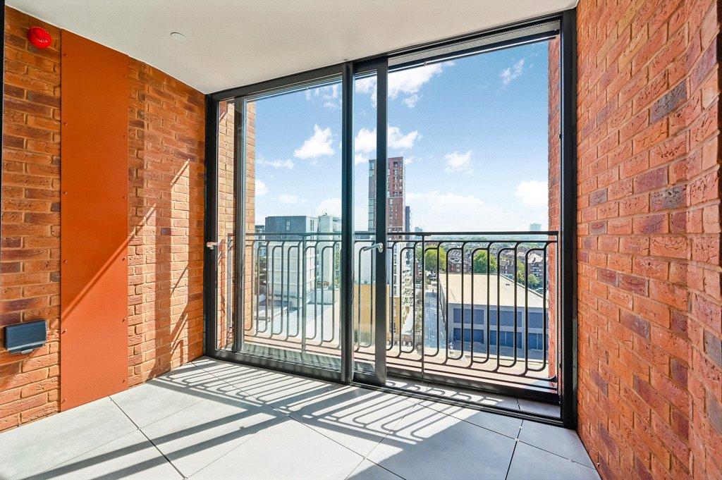 Apartment in Nine Elms - View 4