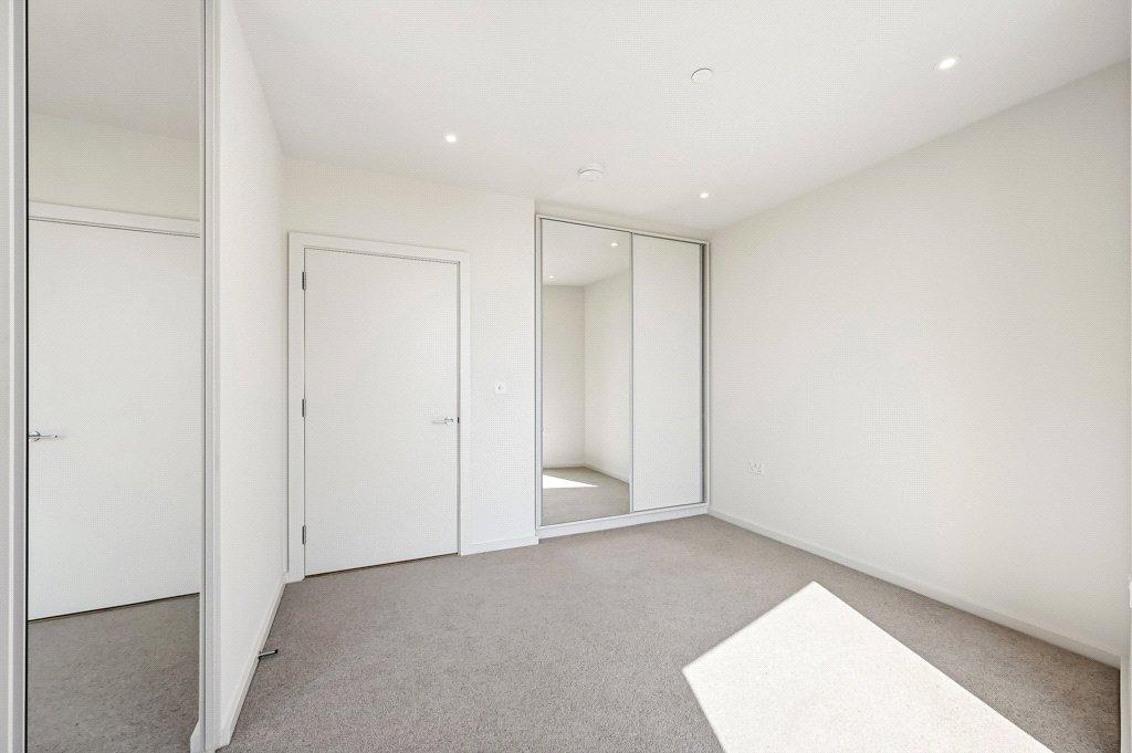Apartment in Nine Elms - More