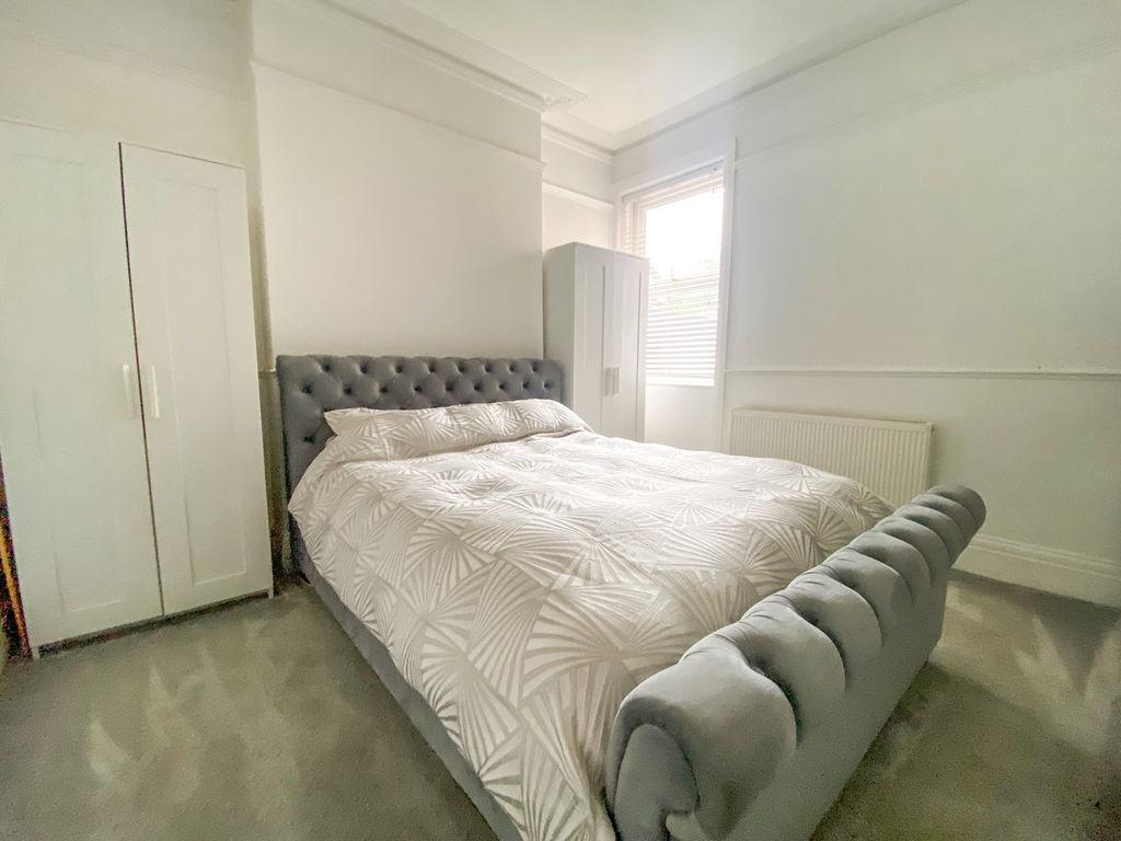 Apartment in Southampton - View 5