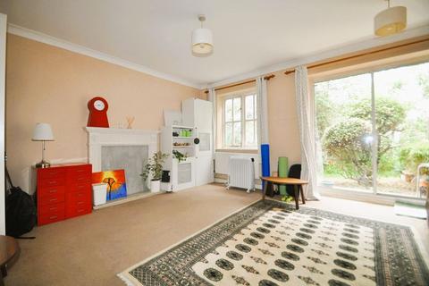 3 bedroom end of terrace house for sale, Archdale Place, New Malden