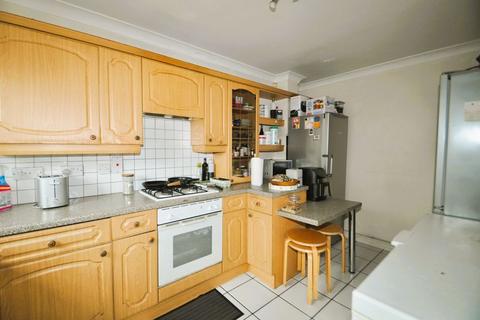 3 bedroom end of terrace house for sale, Archdale Place, New Malden