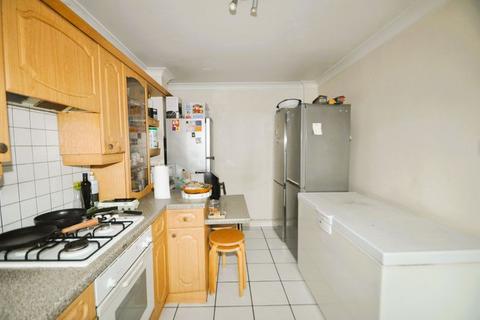 3 bedroom end of terrace house for sale, Archdale Place, New Malden