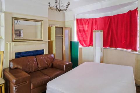 undefined, 2 Herne Close, Neasden, NW10 0JS