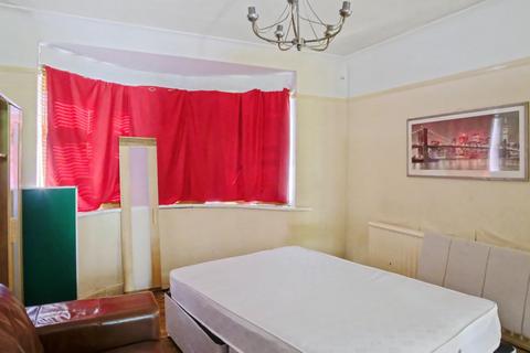 undefined, 2 Herne Close, Neasden, NW10 0JS