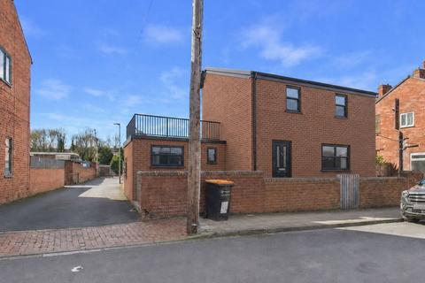 Land for sale, Land with Outbuilding to the Rear of 42 Smawthorne Lane, Castleford, WF10 4EN