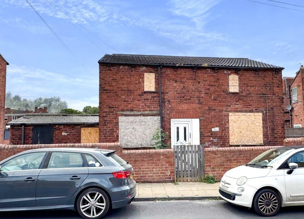Land with Outbuilding to the Rear of 42 Smawthorne Lane, Castleford, WF10 4EN - View 2