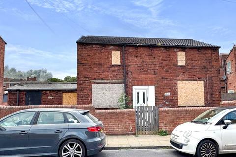 Land for sale, Land with Outbuilding to the Rear of 42 Smawthorne Lane, Castleford, WF10 4EN