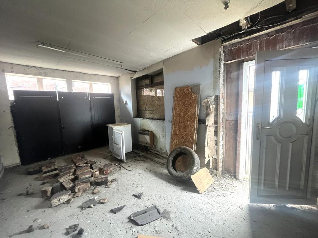 Land with Outbuilding to the Rear of 42 Smawthorne Lane, Castleford, WF10 4EN - View 4