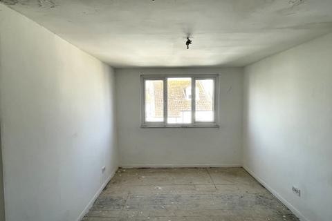 1 bedroom flat for sale, Top Floor Flat, 49 Carisbrooke Road, St Leonards-on-Sea, TN38 0JT