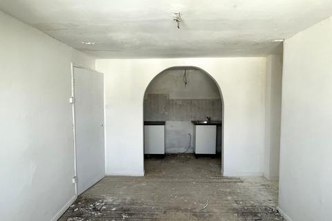 1 bedroom flat for sale, Top Floor Flat, 49 Carisbrooke Road, St Leonards-on-Sea, TN38 0JT