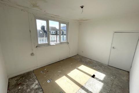 1 bedroom flat for sale, Top Floor Flat, 49 Carisbrooke Road, St Leonards-on-Sea, TN38 0JT