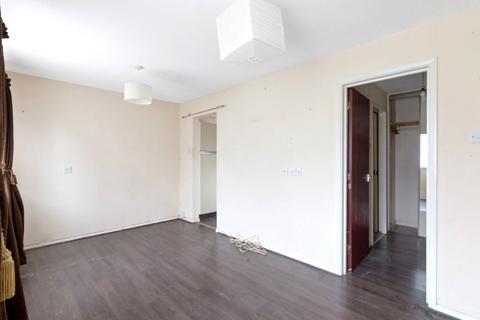 1 bedroom flat for sale, 42 St. Peter's Close, Tooting, SW17 7UH