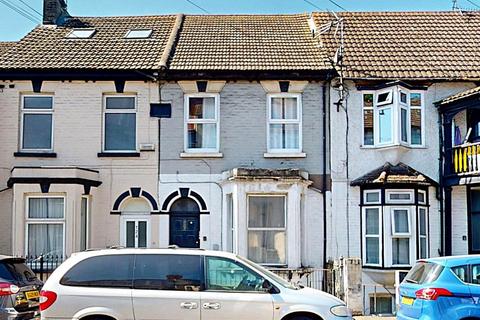 1 bedroom flat for sale, 122(A), Luton Road, Chatham, ME4 5AD