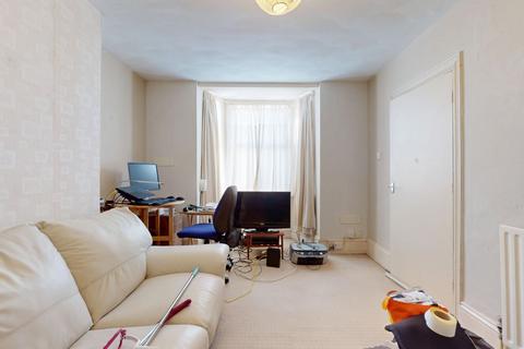 1 bedroom flat for sale, 122(A), Luton Road, Chatham, ME4 5AD