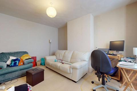 1 bedroom flat for sale, 122(A), Luton Road, Chatham, ME4 5AD