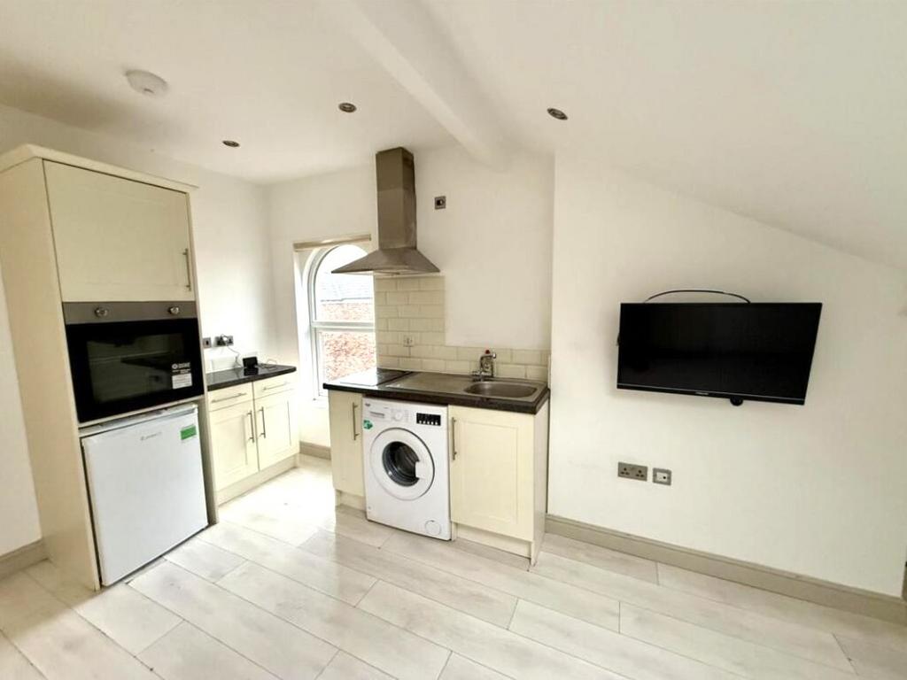 Apartment in Liverpool - View 3