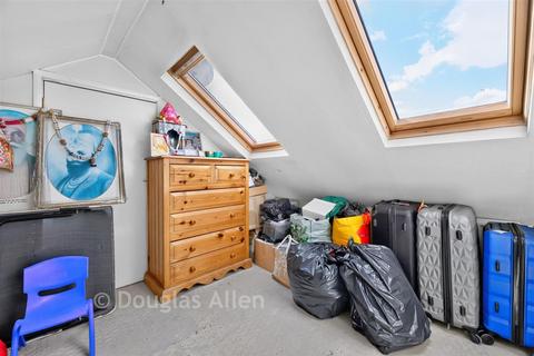 3 bedroom terraced house for sale, Christie Gardens, Romford, Essex